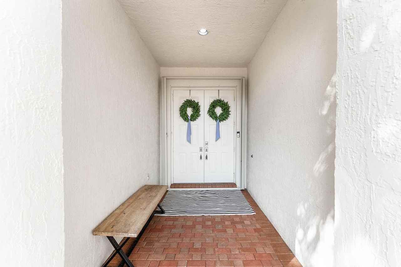 121 Palm Cir - Photo 4 of 50