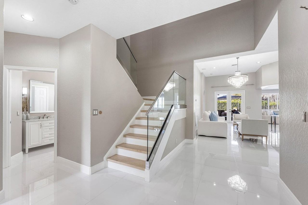 121 Palm Cir - Photo 6 of 50