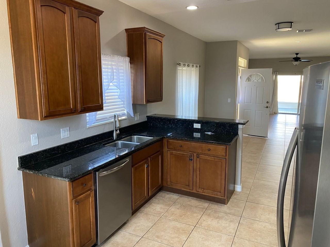 201 Dyson Dr - Photo 4 of 24