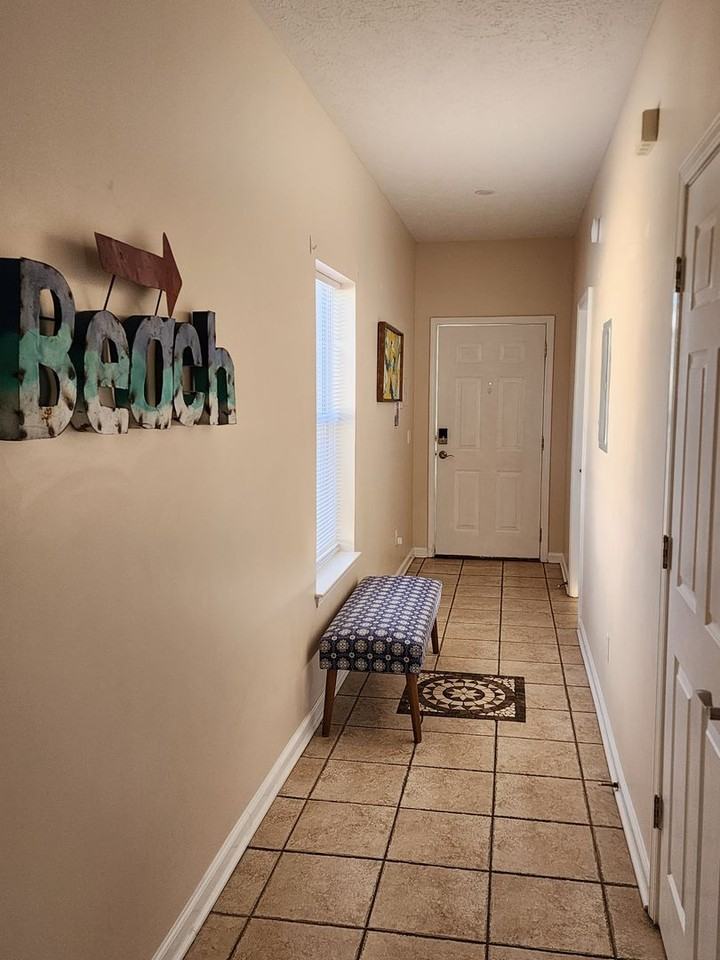 11728 Seashore Ln - Photo 5 of 34