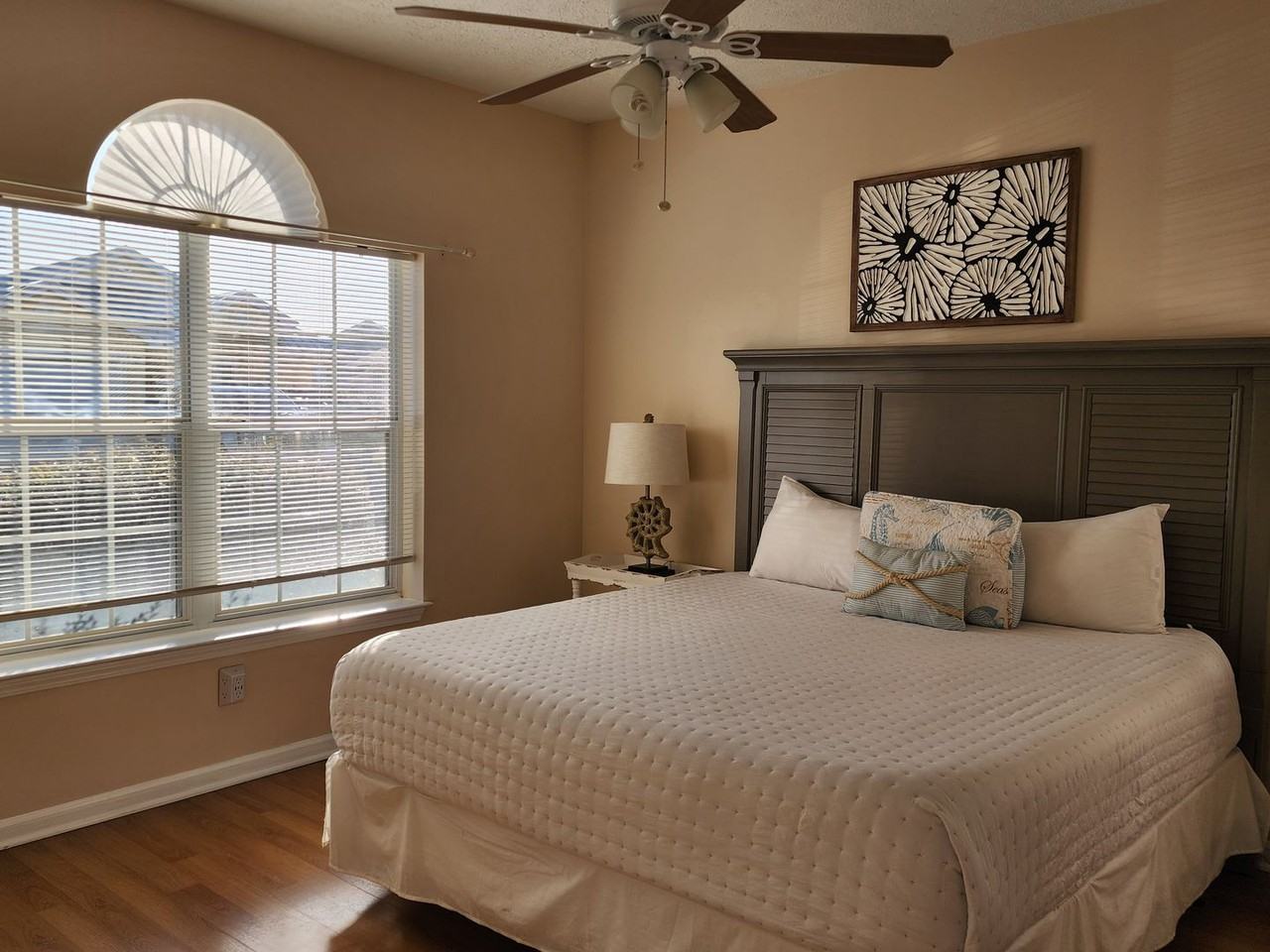 11728 Seashore Ln - Photo 7 of 34