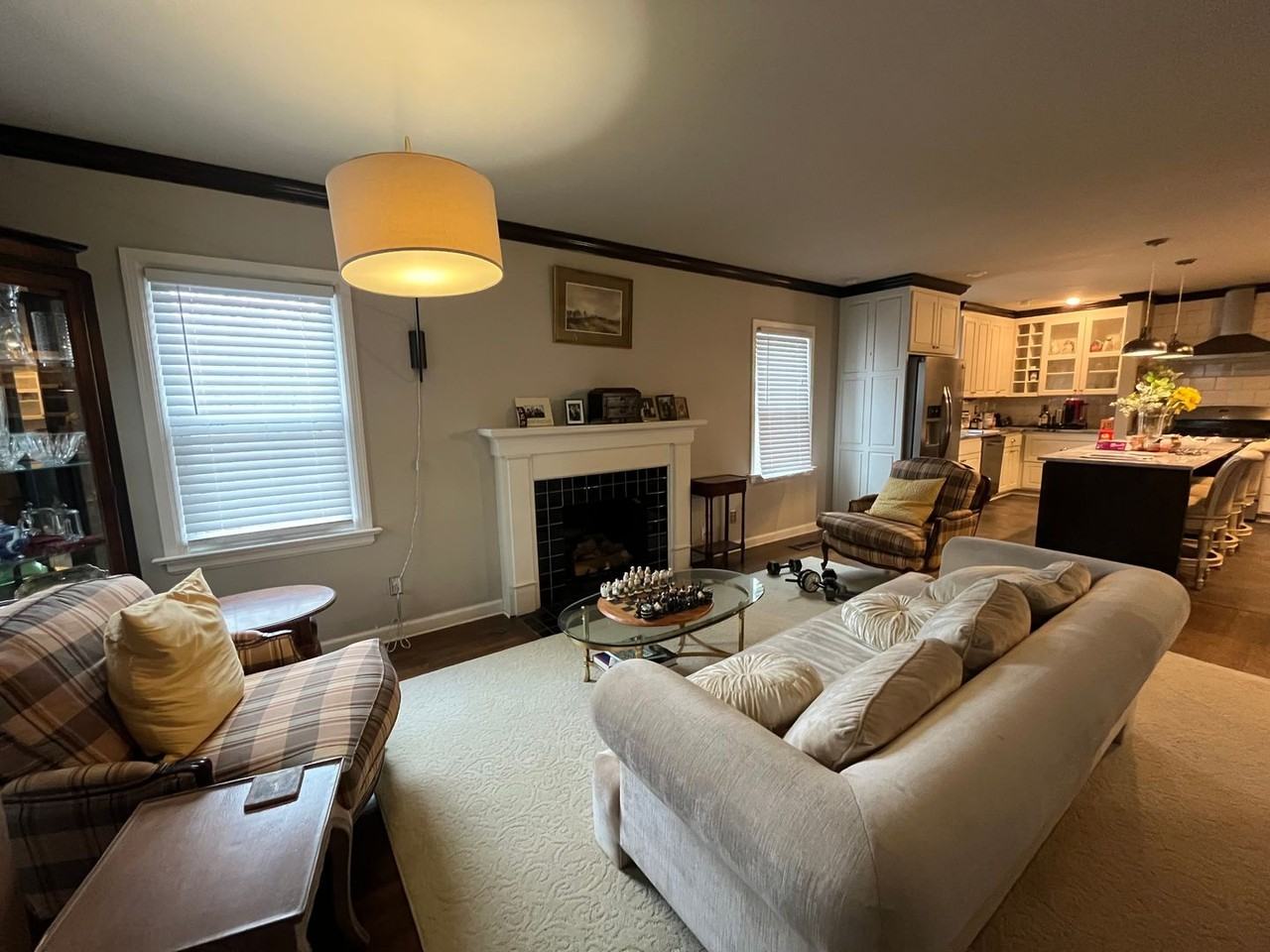 2533 E 19th St - Photo 4 of 31