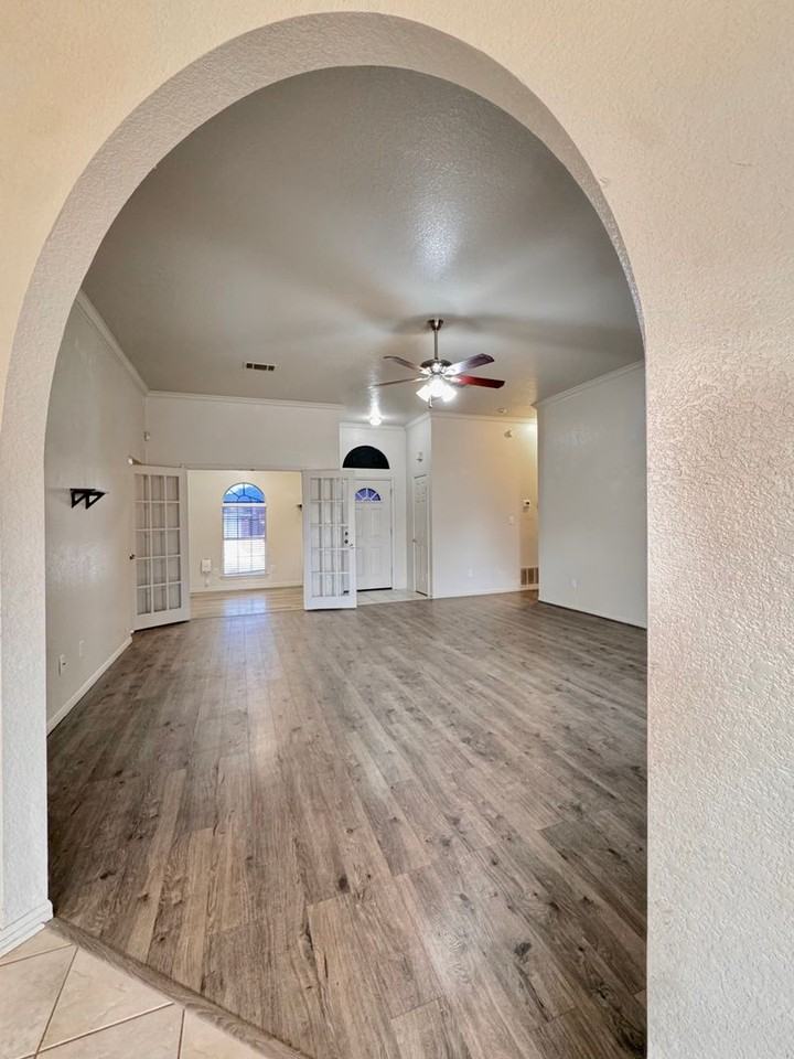 4304 Ethel Ave - Photo 6 of 15