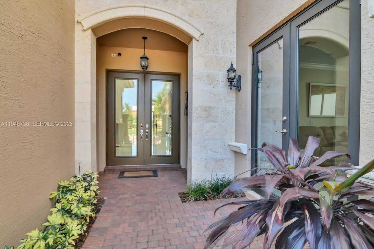 9728 Bozzano Dr - Photo 2 of 35