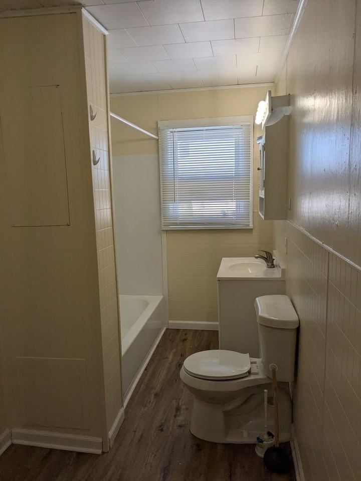 235 Richard St - Photo 2 of 10