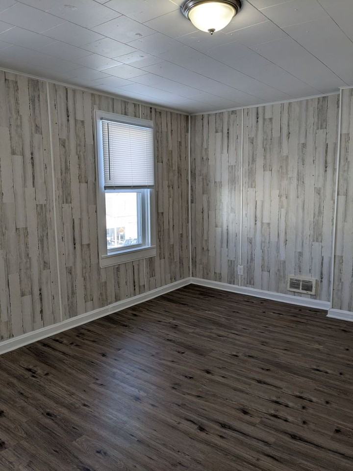 235 Richard St - Photo 3 of 10