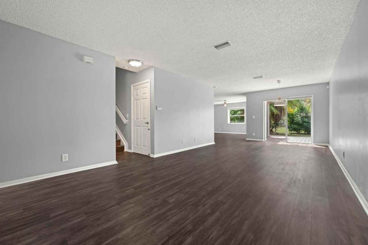 3464 Commodore Ct - Photo 2 of 19