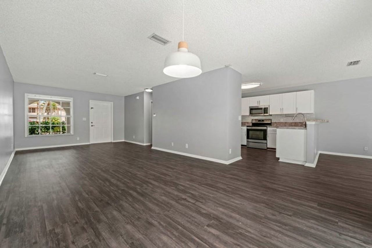 3464 Commodore Ct - Photo 3 of 19