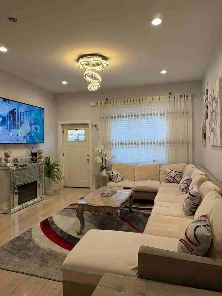 2666 E Tioga St - Photo 2 of 27