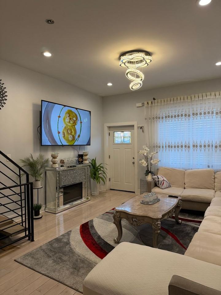 2666 E Tioga St - Photo 4 of 27