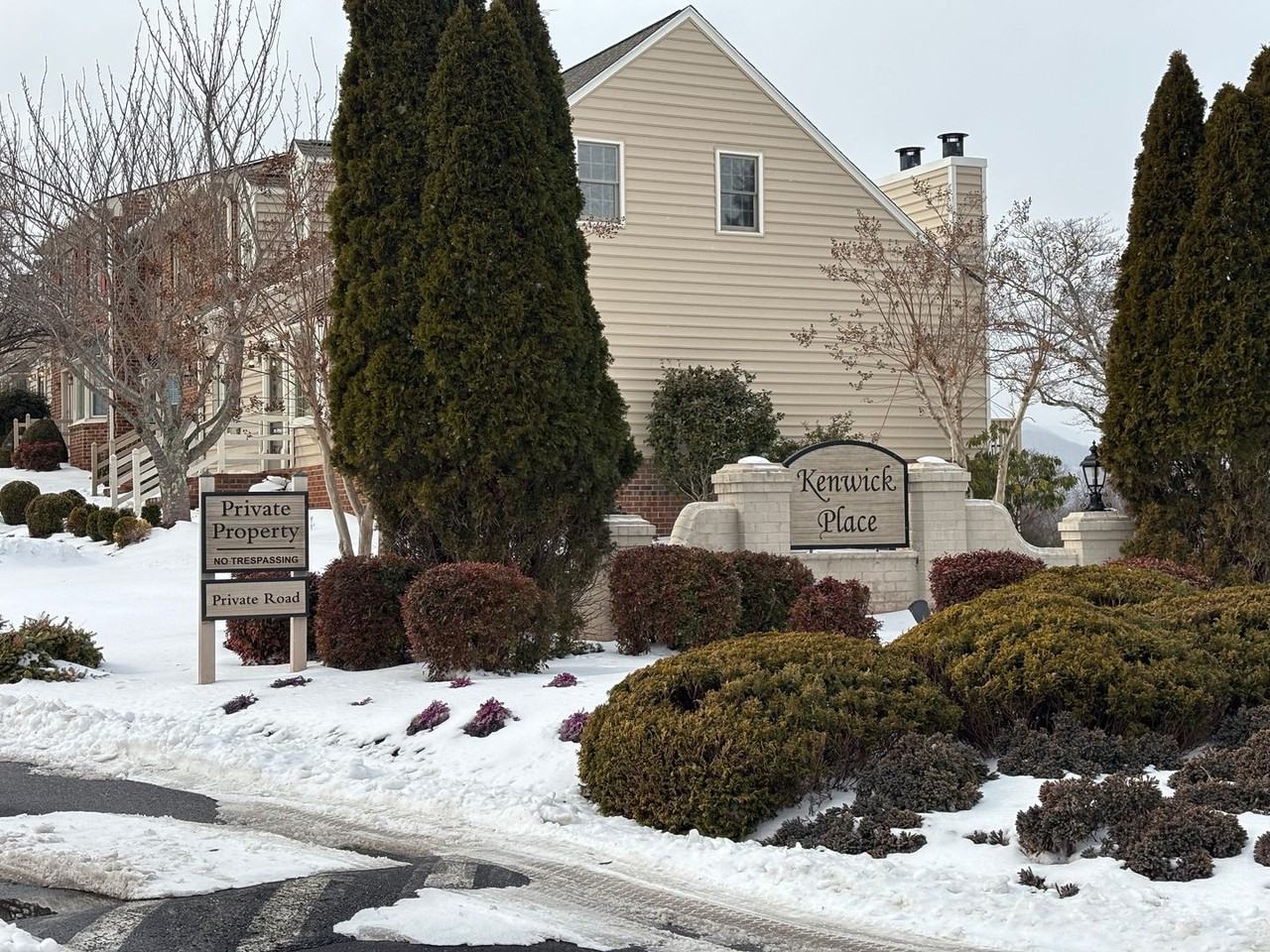 3776 Kenwick Trl - Photo 3 of 46