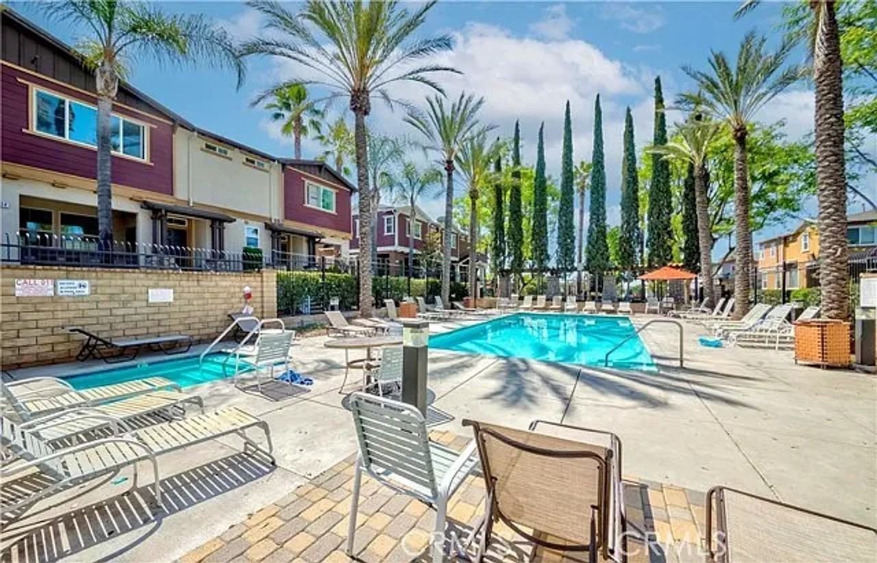 1565 Ledgestone Ln - Photo 2 of 15