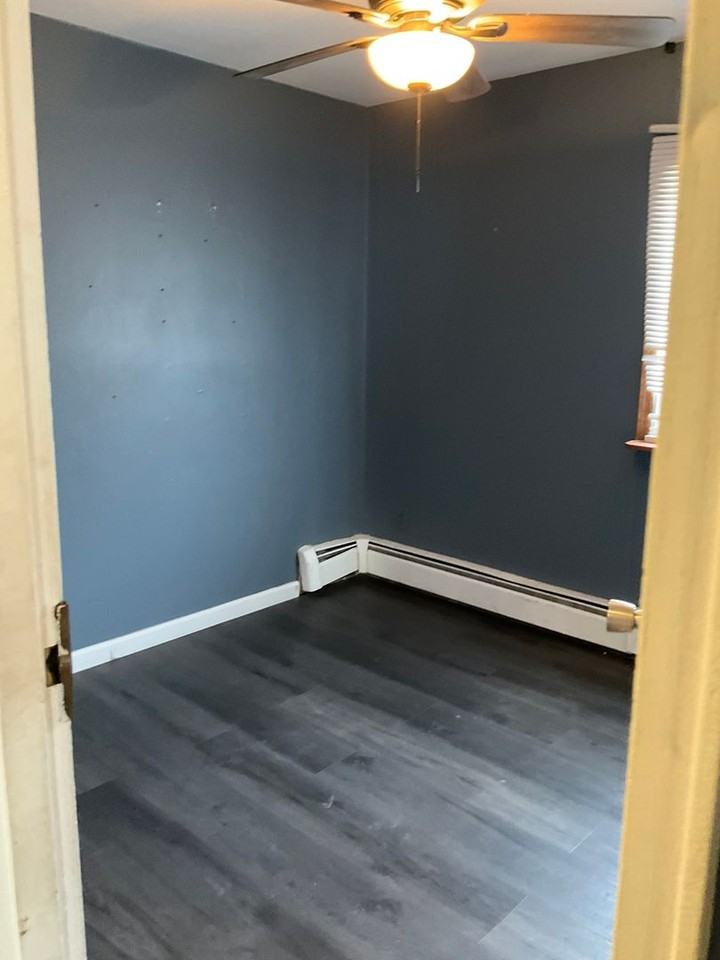 1548 Islip Ave - Photo 4 of 10