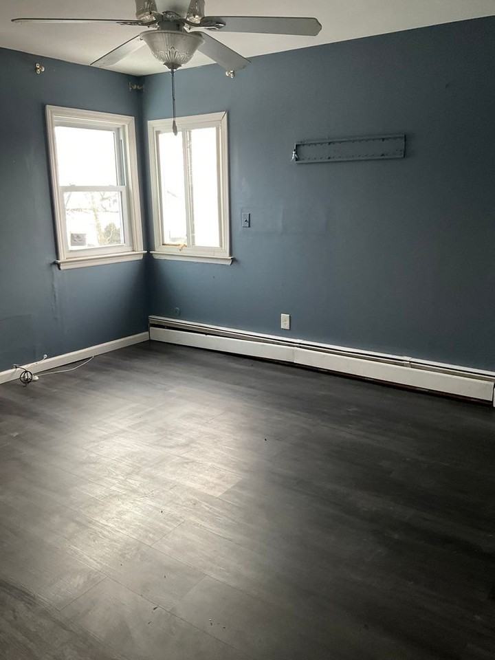 1548 Islip Ave - Photo 7 of 10