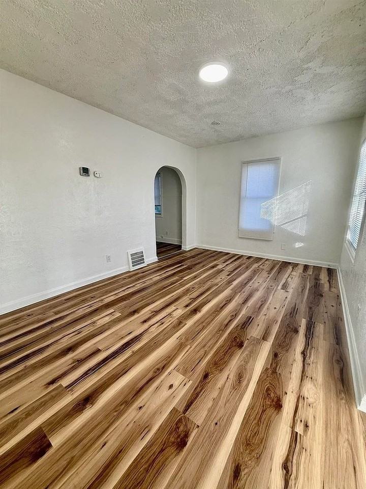 674 W Pine St - Photo 2 of 13