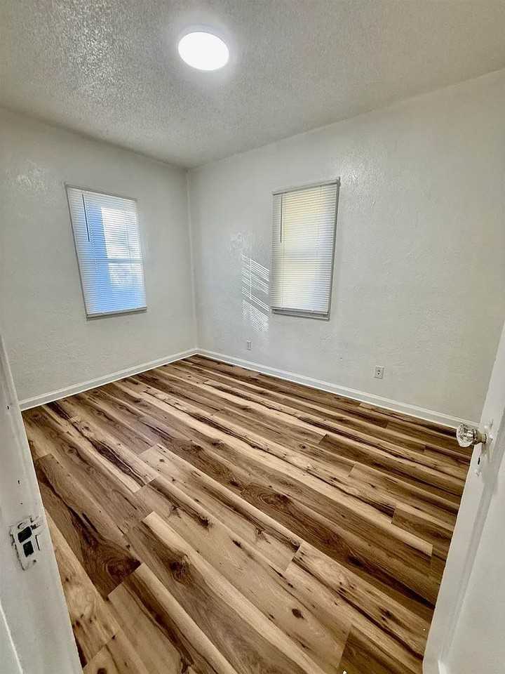 674 W Pine St - Photo 7 of 13