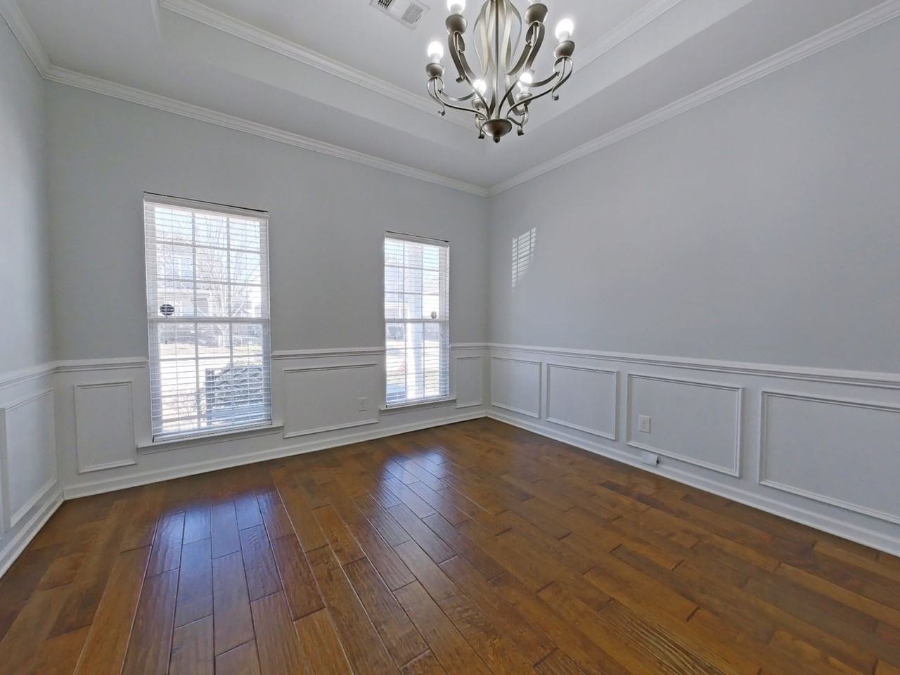 3024 Margot Ln - Photo 4 of 27