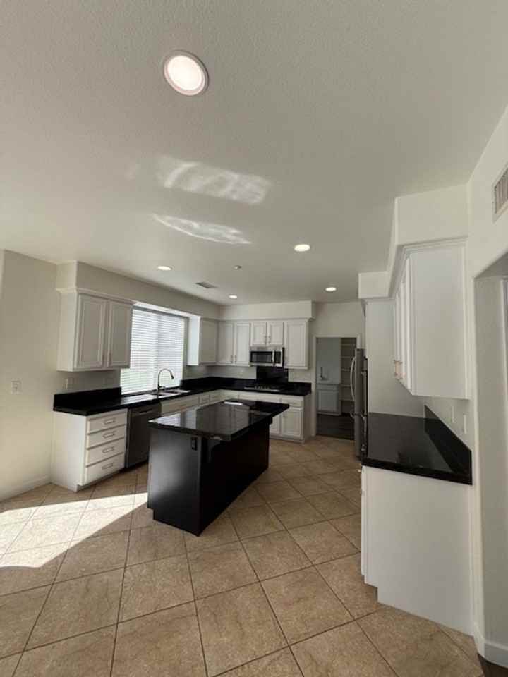 10351 Chase Creek Ln - Photo 3 of 40