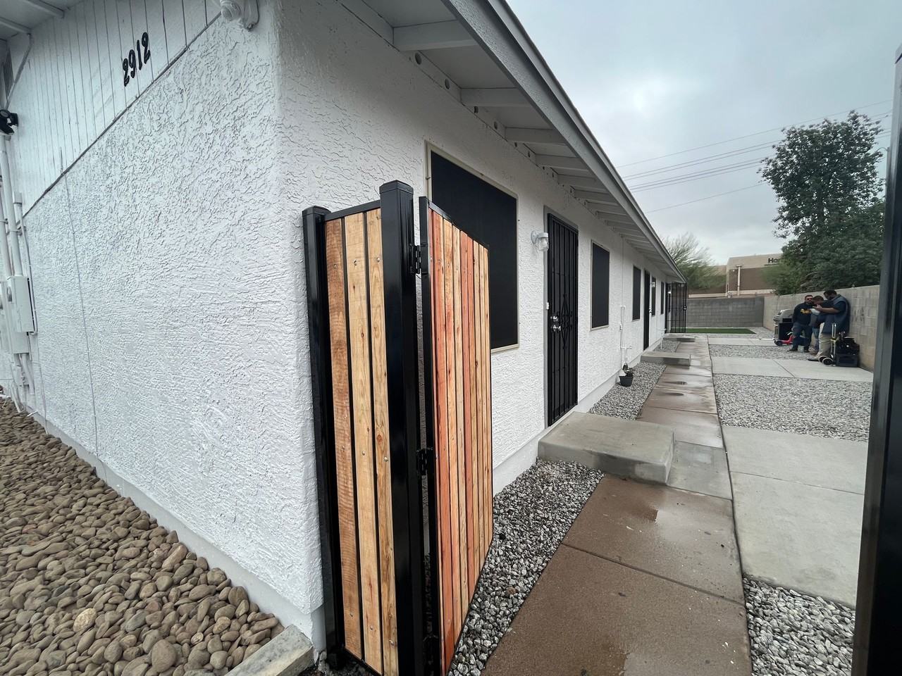 2912 E Roeser Rd. - Photo 4 of 23