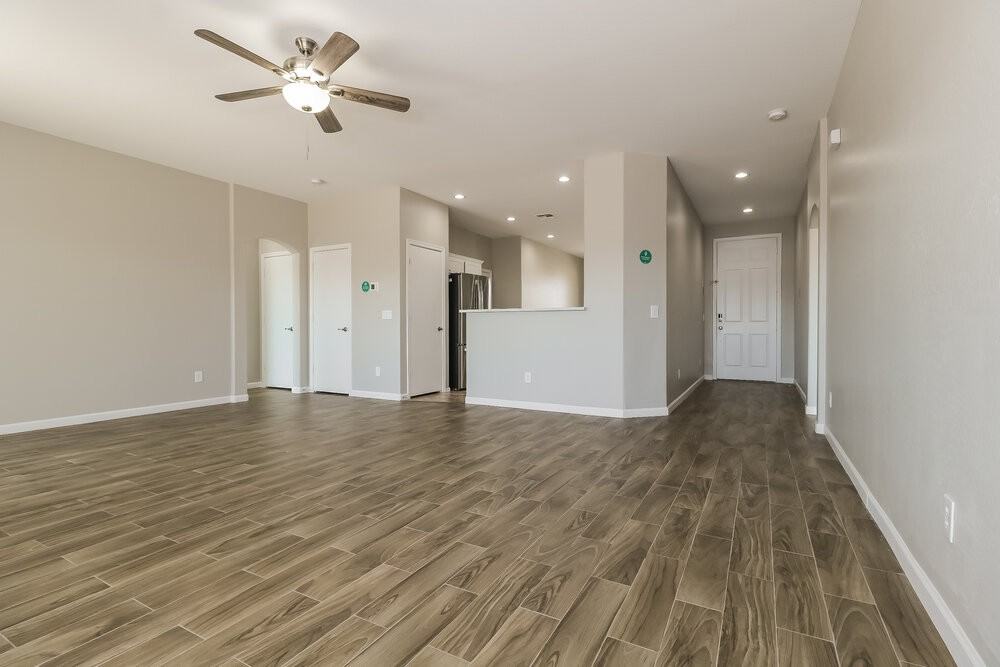 709 E Whyman Ave - Photo 4 of 16