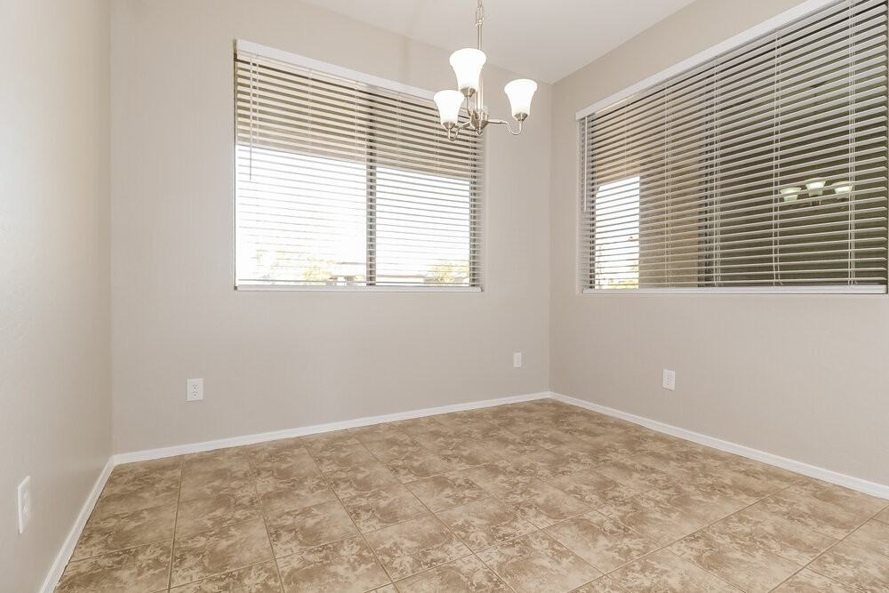 709 E Whyman Ave - Photo 6 of 16