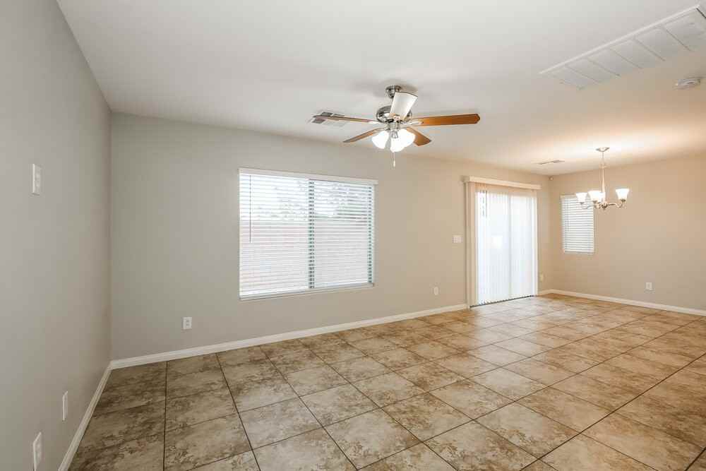 5260 Judkins Dr - Photo 4 of 17