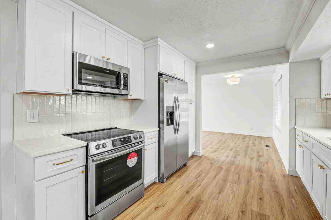 371 E 6770 S - Photo 6 of 47