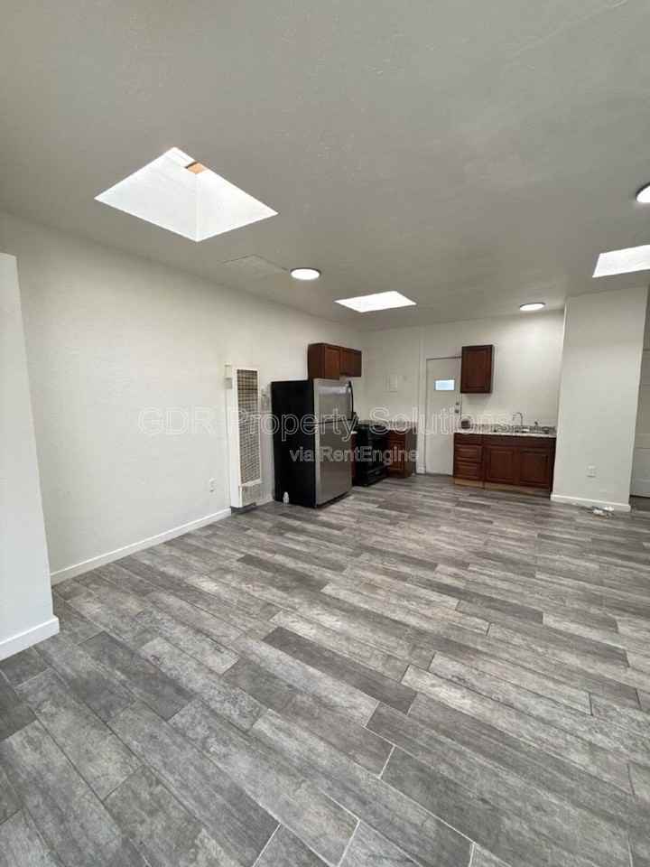 3209 Burton Ave Se #3211 - Photo 6 of 10