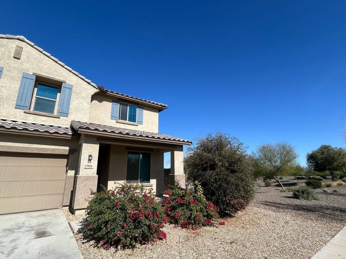 17922 W Tina Ln - Photo 2 of 10