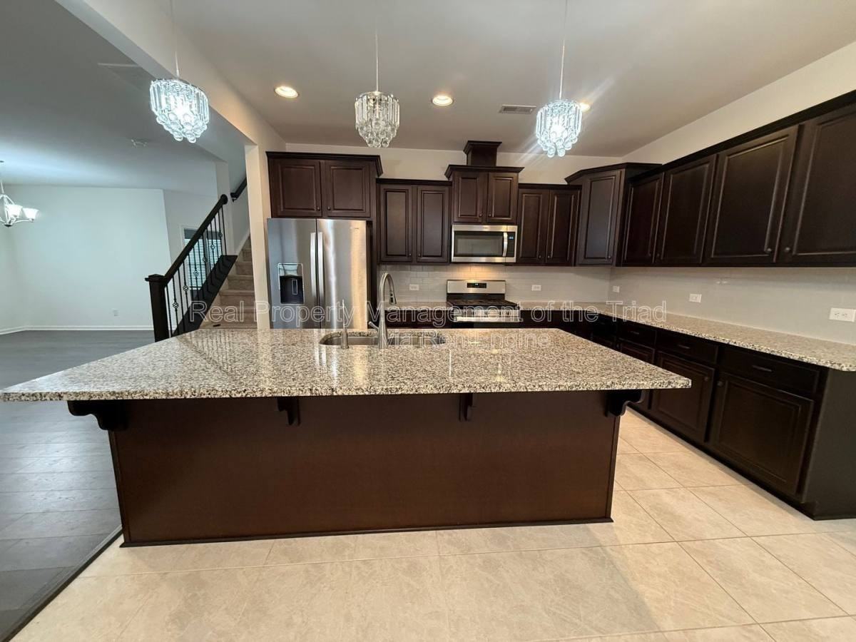 4670 Wesmar Ct - Photo 2 of 10