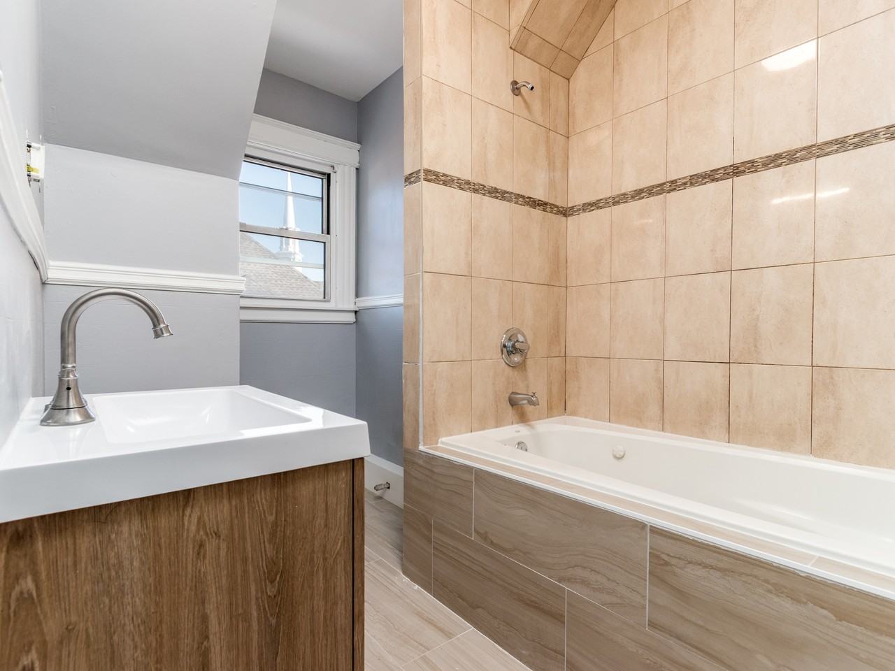 396 Sigourney St #3 - Photo 7 of 12