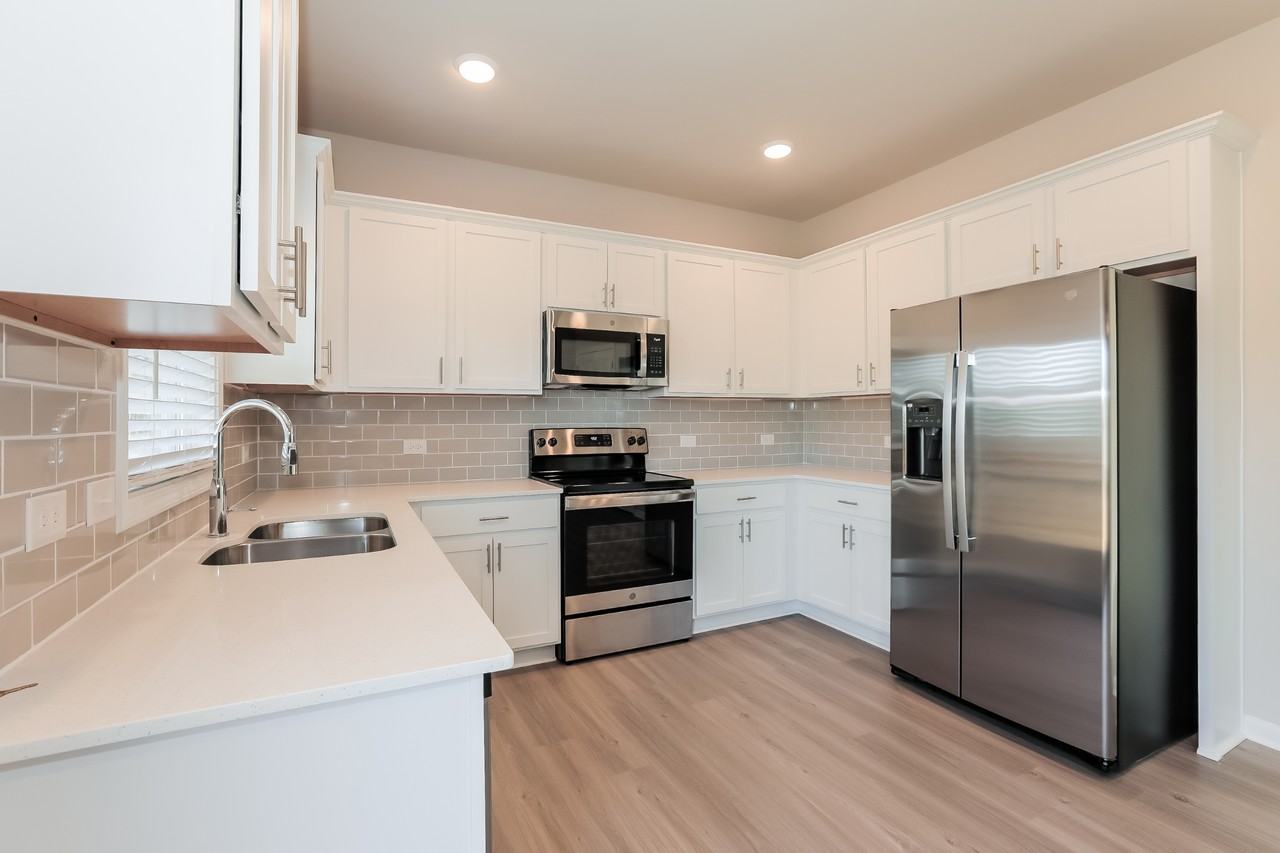 3249 Lilac Creek Trl - Photo 6 of 39