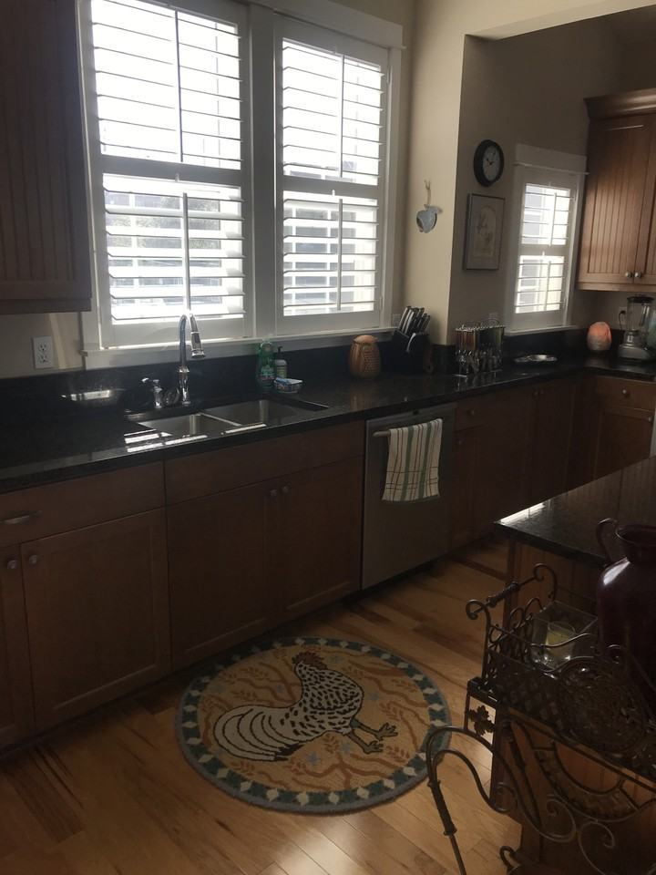 325 Nw Coast St #A - Photo 5 of 21