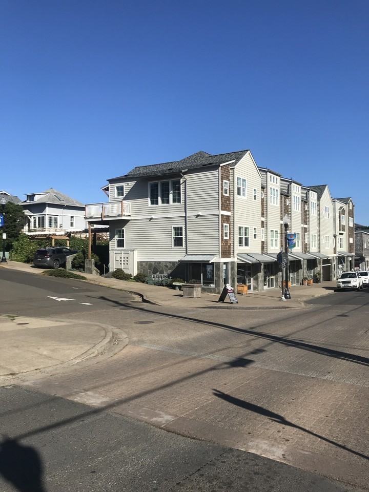 325 Nw Coast St #A - Photo 7 of 21