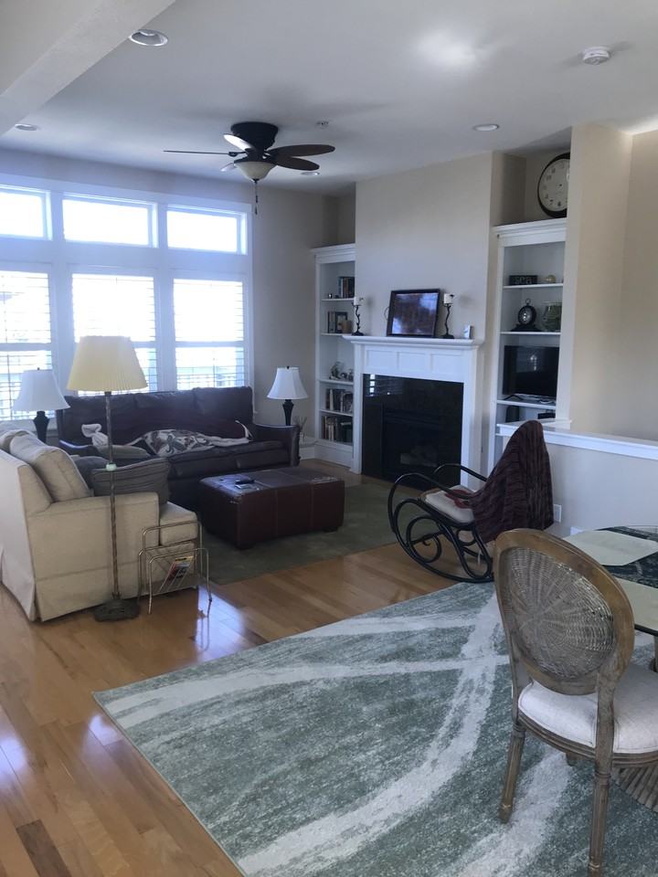 325 Nw Coast St #A - Photo 2 of 21