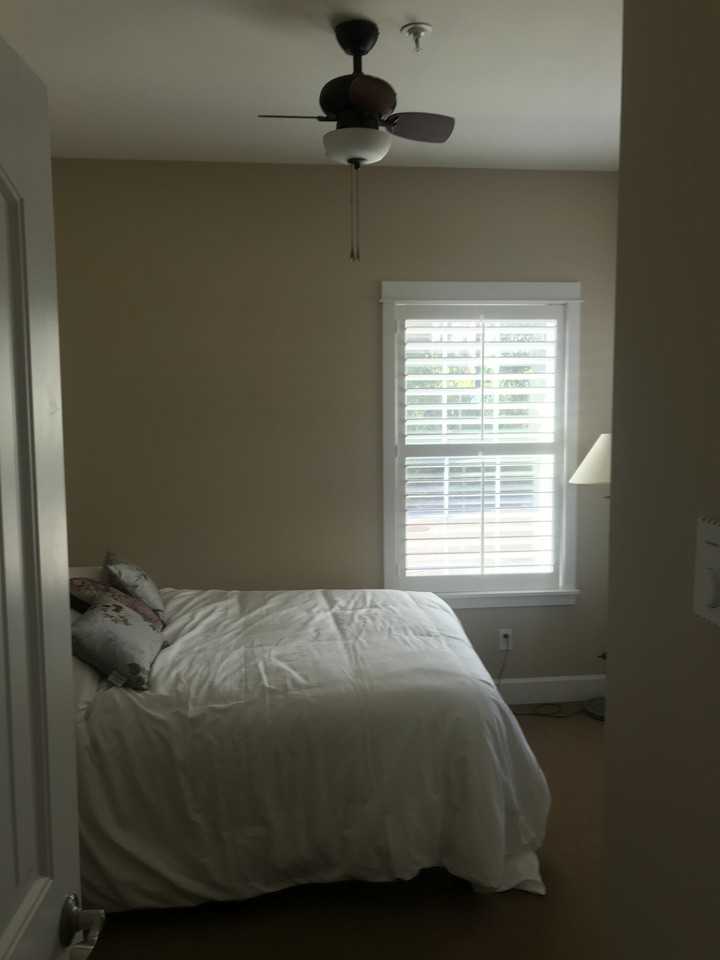 325 Nw Coast St #A - Photo 4 of 21