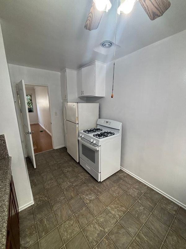 924 N Ogden Dr ##3 - Photo 3 of 10