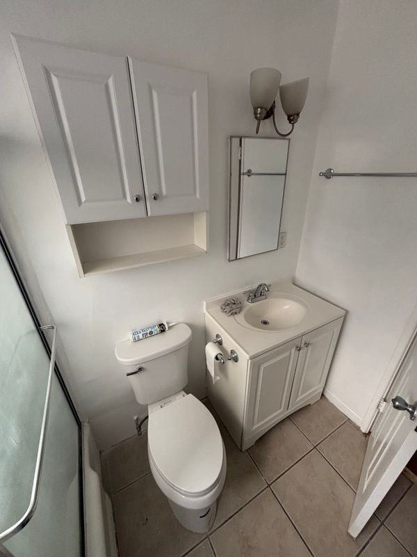 924 N Ogden Dr ##3 - Photo 4 of 10