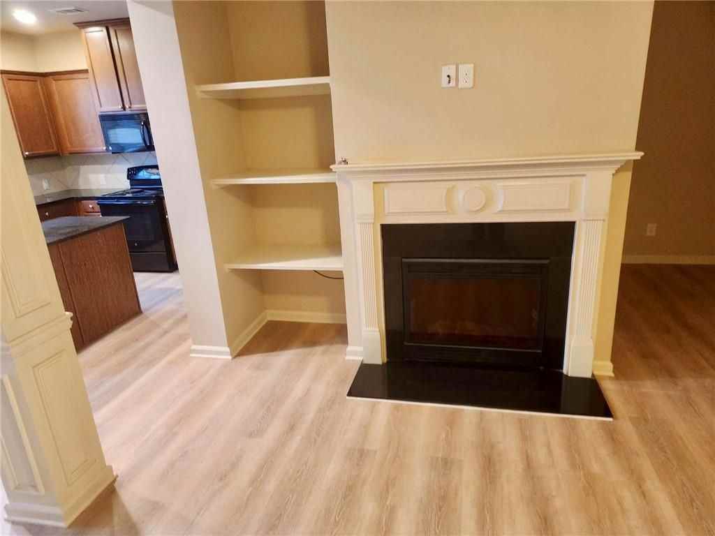 3702 Brockenhurst Dr - Photo 4 of 31