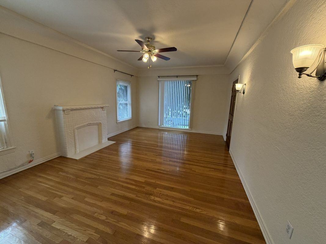 630 1/2 N Spaulding Ave - Photo 3 of 9