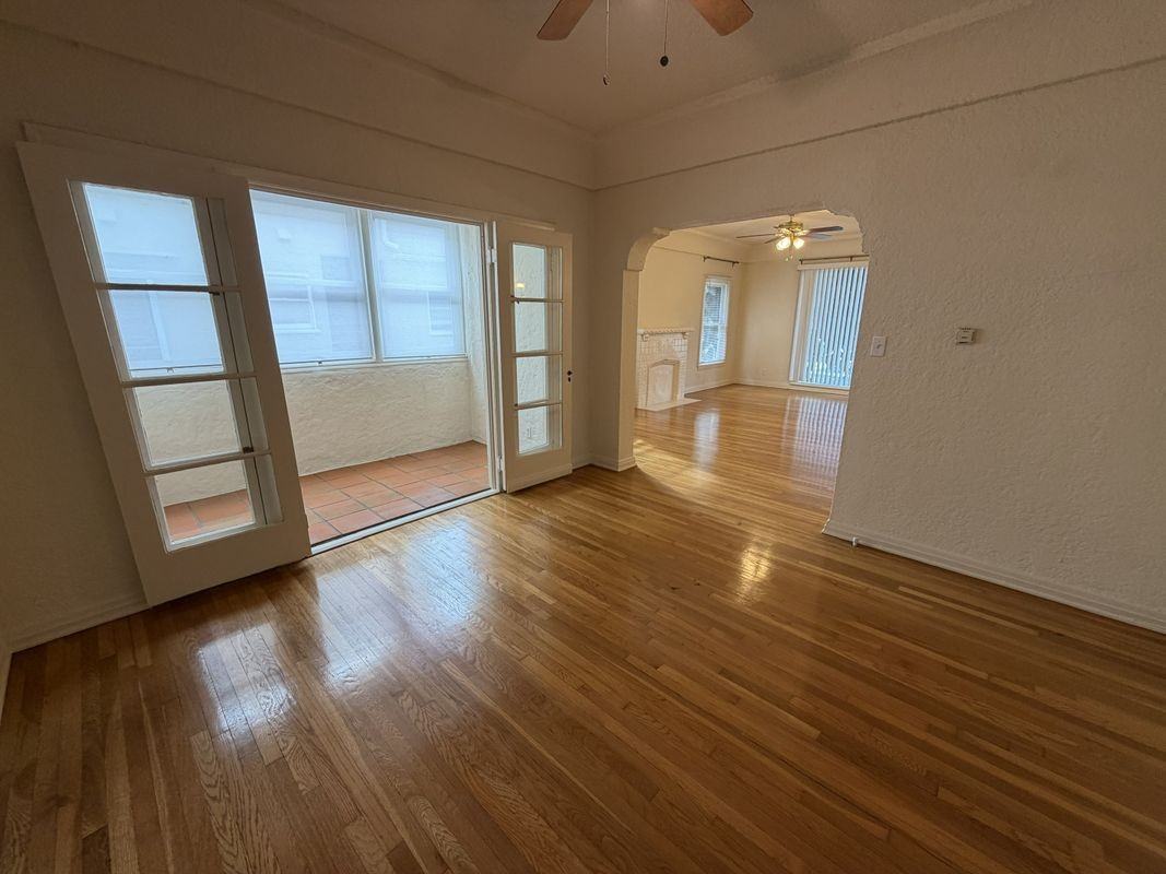 630 1/2 N Spaulding Ave - Photo 4 of 9