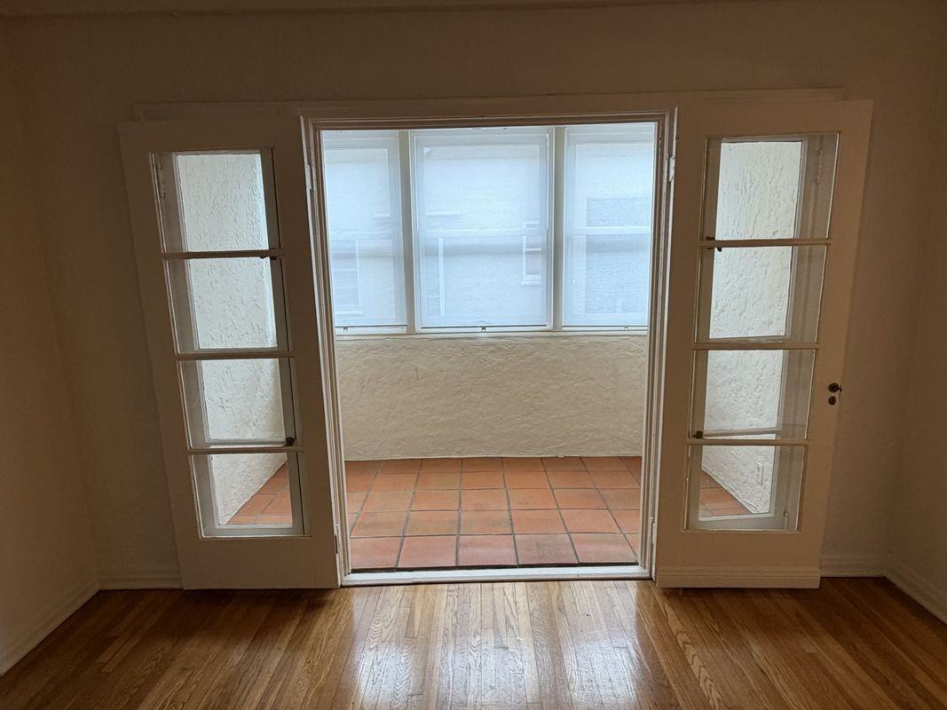 630 1/2 N Spaulding Ave - Photo 5 of 9