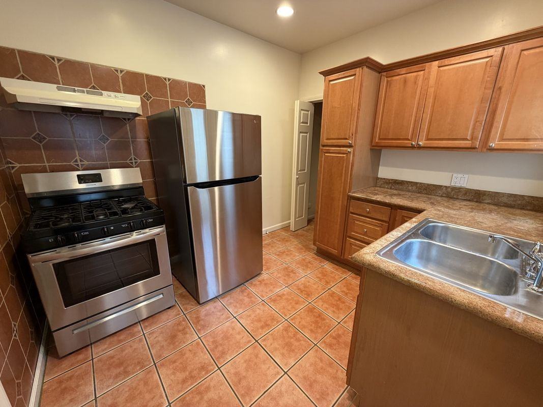 630 1/2 N Spaulding Ave - Photo 2 of 9