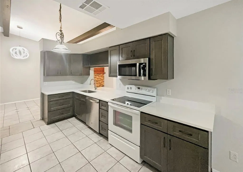 3528 S Hampton Rd - Photo 3 of 4