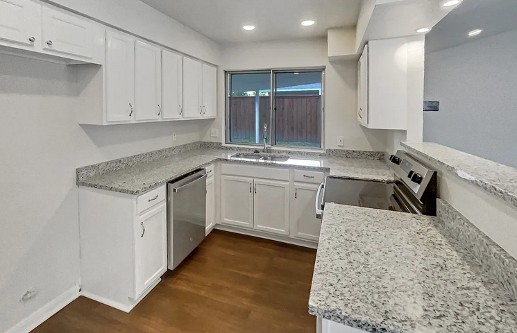 1425 Whiteoak Dr - Photo 4 of 5