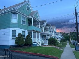 featured image of 1412 Stanford St