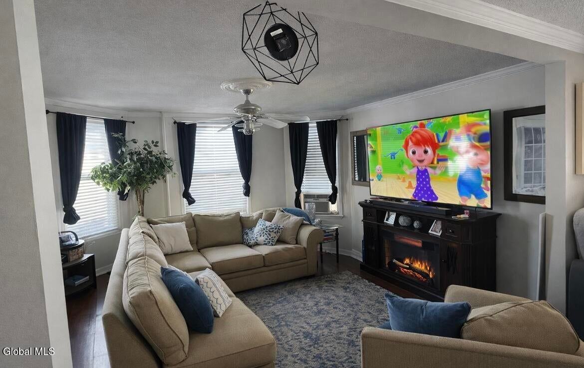 1412 Stanford St - Photo 2 of 8