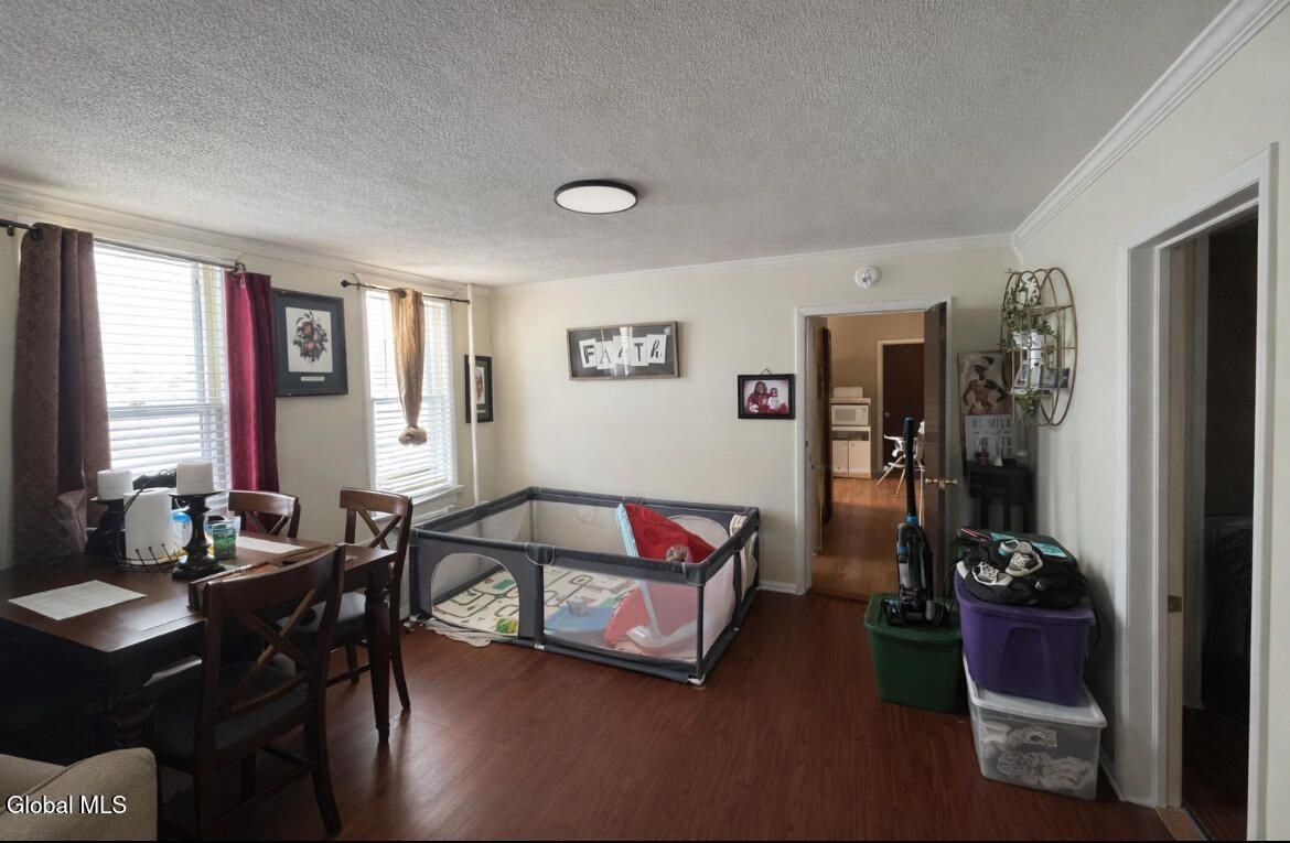 1412 Stanford St - Photo 3 of 8