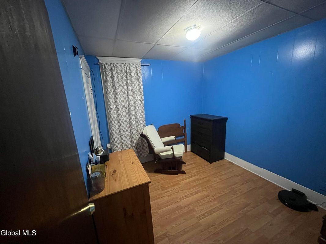 1412 Stanford St - Photo 4 of 8