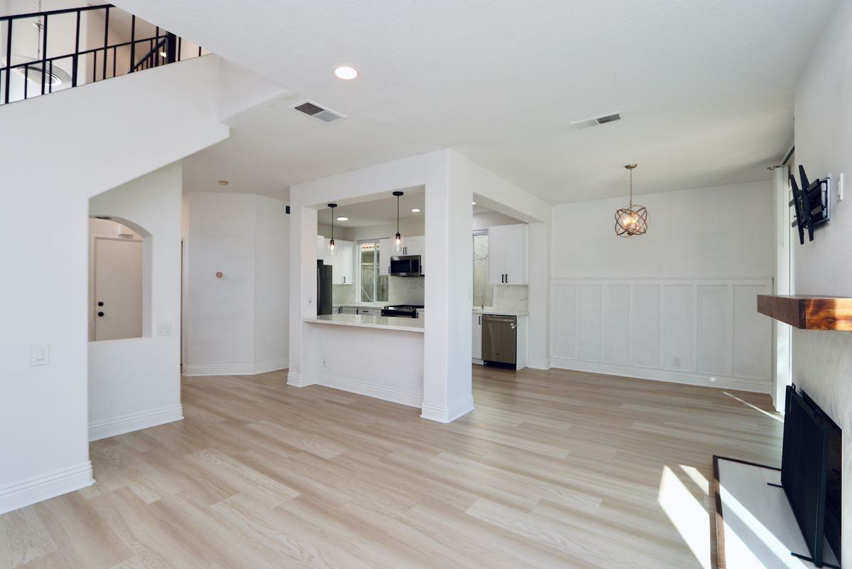 28 Hawaii Dr - Photo 2 of 3